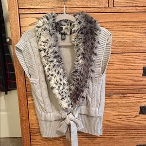 New Directions Gray Sweater Vest with Faux Fur Collar